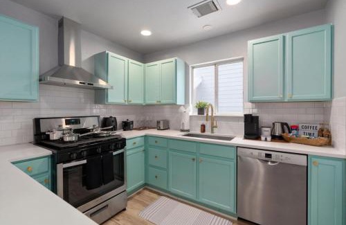 St. Johns Maison | Immediate Access to Highway 35 - Remodeled Haven