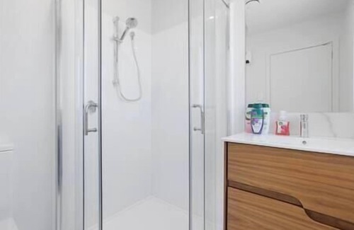 Linwood Appartement | Immerse Yourself in Contemporary Retreat in CBD U2, Immerse Yourself in Contemporary Retreat in CBD