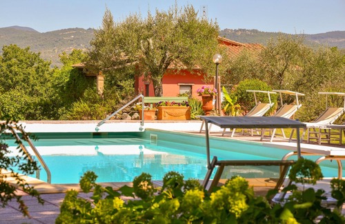 Corciano Maison | Une merveilleuse villa avec piscine plongée dans la nature