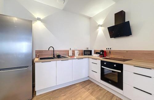 Coudes Appartement | Immeuble complet, 24 couchages, centre ville, proche A75