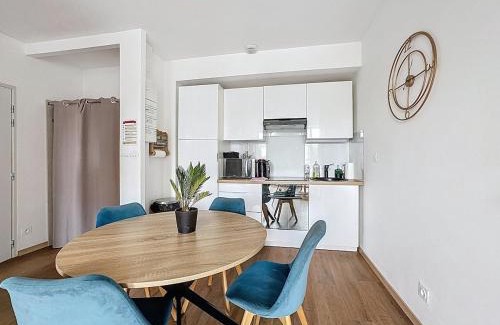 Coudes Appartement | Immeuble complet, 24 couchages, centre ville, proche A75