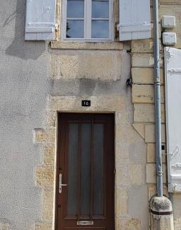Saint-Jean-d'Angely Appartement | Immeuble Hypercentre