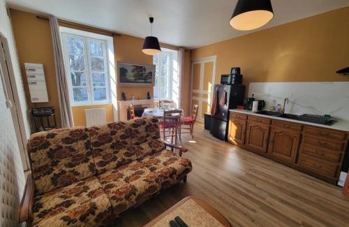 Saint-Jean-d'Angely Appartement | Immeuble Hypercentre