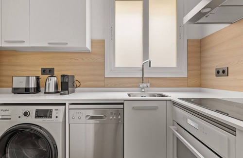 El Viso Appartement | Immpecable Chamartín 2BR w/terrace, by Blueground