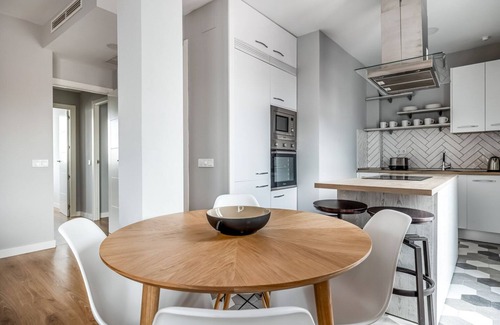 Guindalera Appartement | Immpecable Salamanca 3BR w/terrace, by Blueground