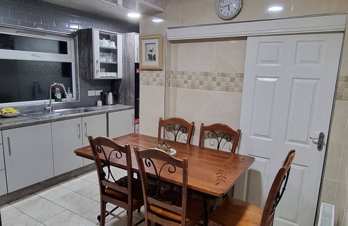 Seisdon Maison | Impeccable 2-Bed House Near City Centre