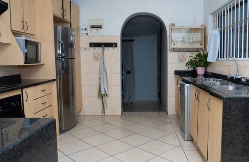 Greater Johannesburg Metropolitan Area Maison | Impeccable 3-Bed House in Joburg, 6km near Sandton, close to Gautrain.