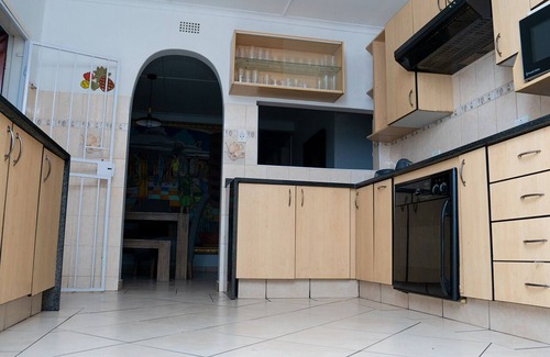 Greater Johannesburg Metropolitan Area Maison | Impeccable 3-Bed House in Joburg, 6km near Sandton, close to Gautrain.