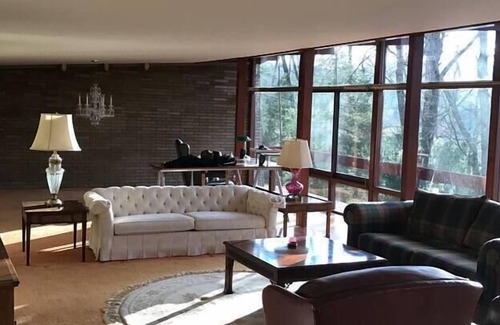 Weirton Maison | Impeccable 4-Bed House in Weirton