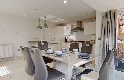 Stanford-le-Hope Maison | Impeccable 4-Bed House in Stanford-le-Hope