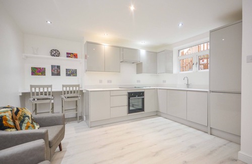 Ramsgate Maison | Impeccable 6-Bed House in Ramsgate, Harbour views