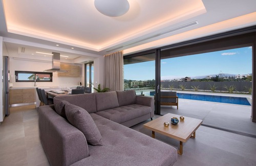 Kato Galatas Villa | Sea front Villa Family & Groups majestic view H.Pool Gym Sauna Jacuzzi