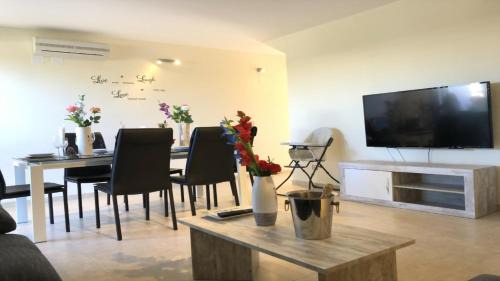 San Jorge Maison | Impresionante alojamiento compuesto por 2 Chalets Adosados de lujo para 14 personas Piscina con CIRCUITO SPA