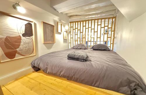 3rd Arrondissement Appartement | Impressionnists in Le Marais - Sauna & AC