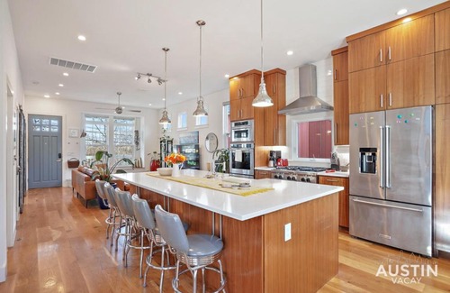 Blackshear-Prospect Hill Maison | Impressive East Austin Gem Home That Has it All