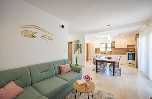 Jursici Maison | Maison de vacances avec piscine, idéale pour des vacances en famille - VillaDija