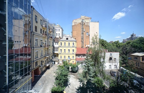 Shevchenkivs'kyi District Appartement | 🌏💛💙🇺🇦 in Шевченківський район