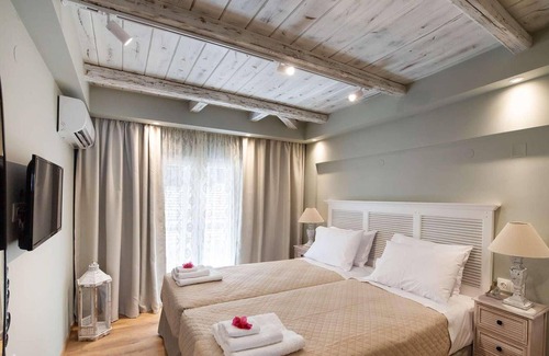 Vlicho Appartement | In a great location just outside Nidri town, enjoy the waterfront of Vlicho Bay and the fabulous sea