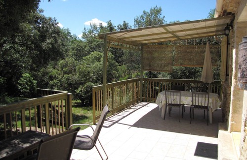 Galargues Cottage | Dans un parc méditerranéen, gîte au calme, piscine, accueil vélo