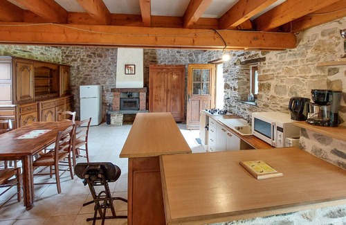 Erbray Maison | In beautiful countryside welcomes you this inviting cottage.
