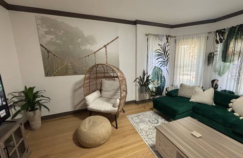 Berwyn Maison | in Berwyn - 3 bedrooms available