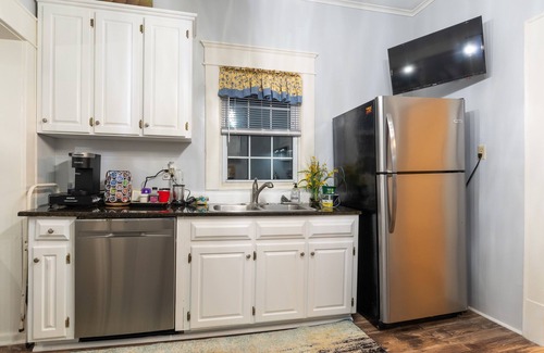 East Durham Maison | Cheerful Bungalow- Home Away From Home - High Speed Internet. April Discount!