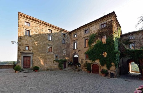 Bagnoregio Maison | In downtown Civita, an aristocratic home for living in time gone by.
