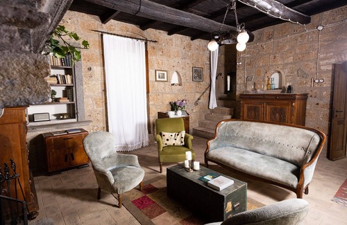 Bagnoregio Maison | In downtown Civita, an aristocratic home for living in time gone by.