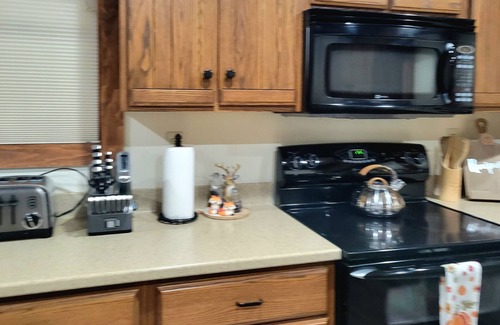 Stroudsburg Cabine | In-Ground Heated Pool, Hot tub, Fire pit, Secluded