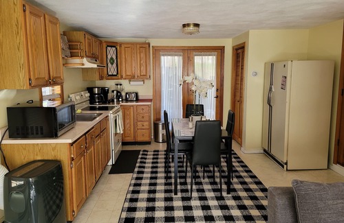 Saugus Maison | In-law, shower tub, a/c, kitchen,