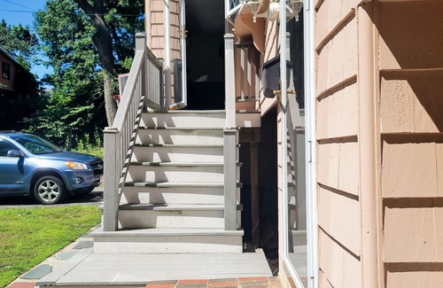 Saugus Maison | In-law, shower tub, a/c, kitchen,