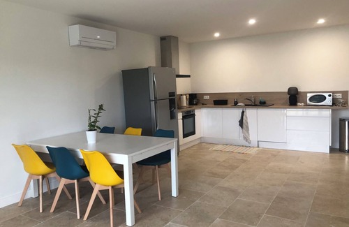 Leucate Maison | A Leucate village , hébergement 100 m2 vue mer en garrigue .