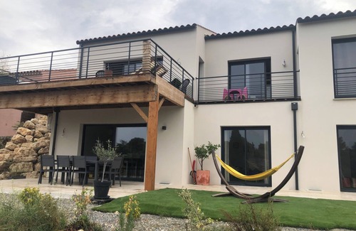 Leucate Maison | A Leucate village , hébergement 100 m2 vue mer en garrigue .