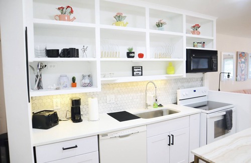 Sylvan Hills Maison | “In Living Color” - 10 Mins from Airport & Stadium