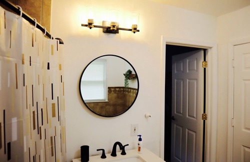 Sylvan Hills Maison | “In Living Color” - 10 Mins from Airport & Stadium