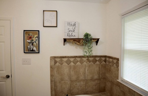 Sylvan Hills Maison | “In Living Color” - 10 Mins from Airport & Stadium