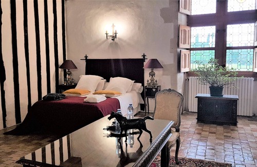 Roeze-sur-Sarthe Maison | In property - Large Room "en suite" - 50m2