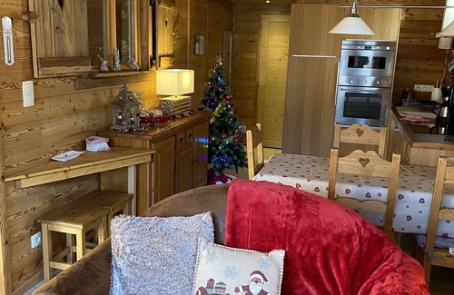 Allos Chalet De Ski | Dans chalet récent Rez de jardin indépendant 50 m2 ,terrasse sud parking privés