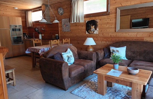 Allos Chalet De Ski | Dans chalet récent Rez de jardin indépendant 50 m2 ,terrasse sud parking privés