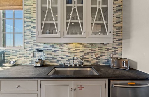 Rosemary Beach Maison | In Rosemary! Steps to Pool! Outdoor Oasis! Sleeps 18, Pets OK!