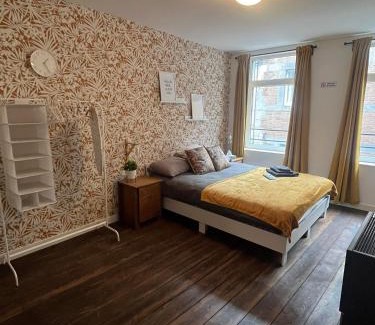 Feronstree et Hors-Chateau Appartement | In The Air cosy room (Cœur Historique de Liège)