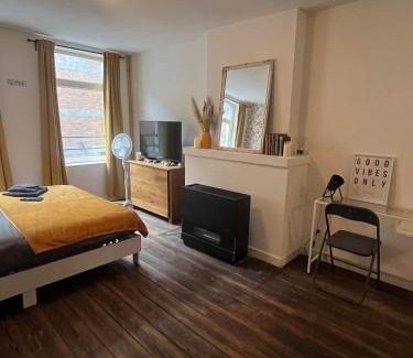 Feronstree et Hors-Chateau Appartement | In The Air cosy room (Cœur Historique de Liège)
