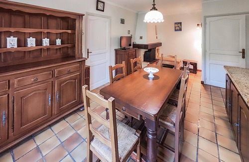 Saint-Chinian Maison | In the charming town of Saint Chinian welcomes you this beautiful cottage with lovely garden.
