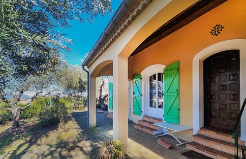 Saint-Chinian Maison | In the charming town of Saint Chinian welcomes you this beautiful cottage with lovely garden.