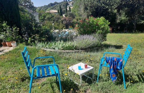 Lagarde Pareol Cottage | In the countryside, ground floor apartment with garden among oak trees.