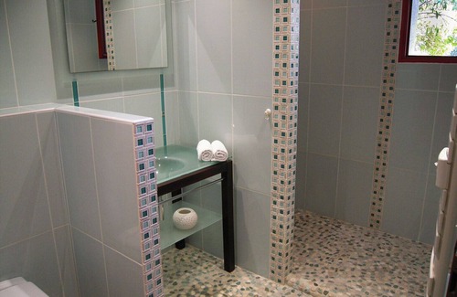 Lagarde Pareol Cottage | In the countryside, ground floor apartment with garden among oak trees.