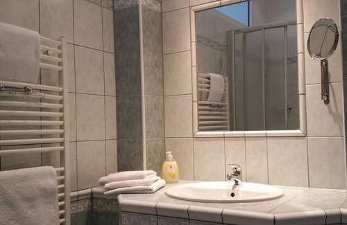 Karlovy Vary Appartement | Au coeur de Carlsbad, un nouveau design dans une ancienne villa, luxueusement meublé, balcon orienté au sud