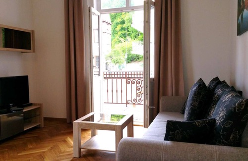 Karlovy Vary Appartement | Au coeur de Carlsbad, un nouveau design dans une ancienne villa, luxueusement meublé, balcon orienté au sud