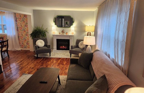 Hampton Maison | In the heart of Hampton. The Heron's Landing Vacation House.