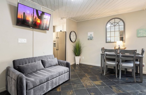 South Scottsdale Copropriété | In the heart of Old Town, lovely, private, pool+hot tub, steps from shops & bars